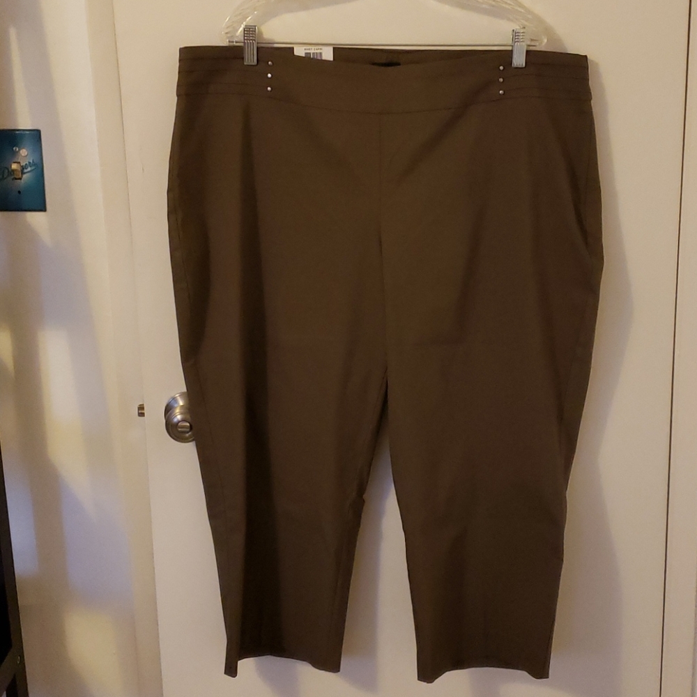 3x Capri Pants